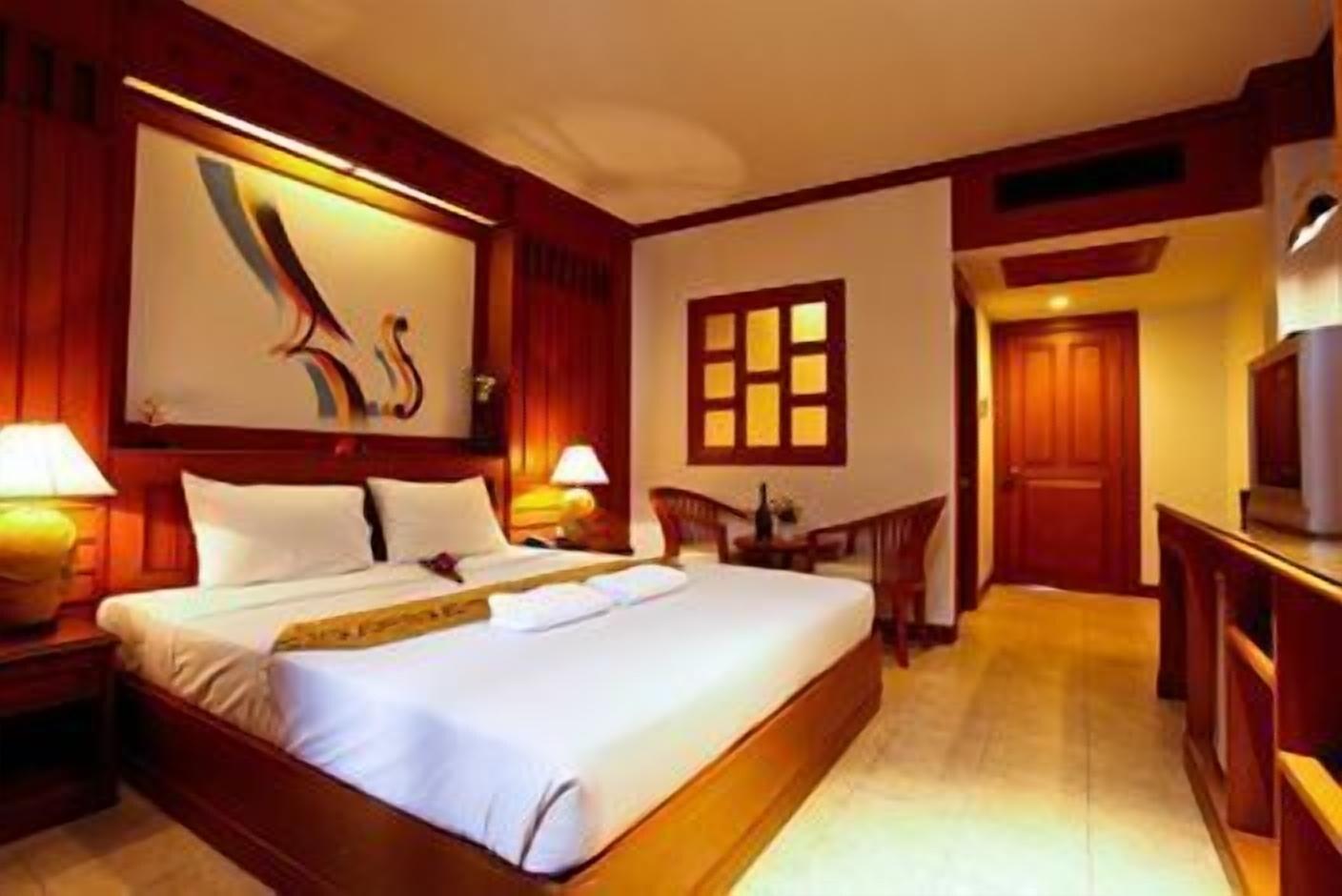 Cello Hotel Patong Extérieur photo