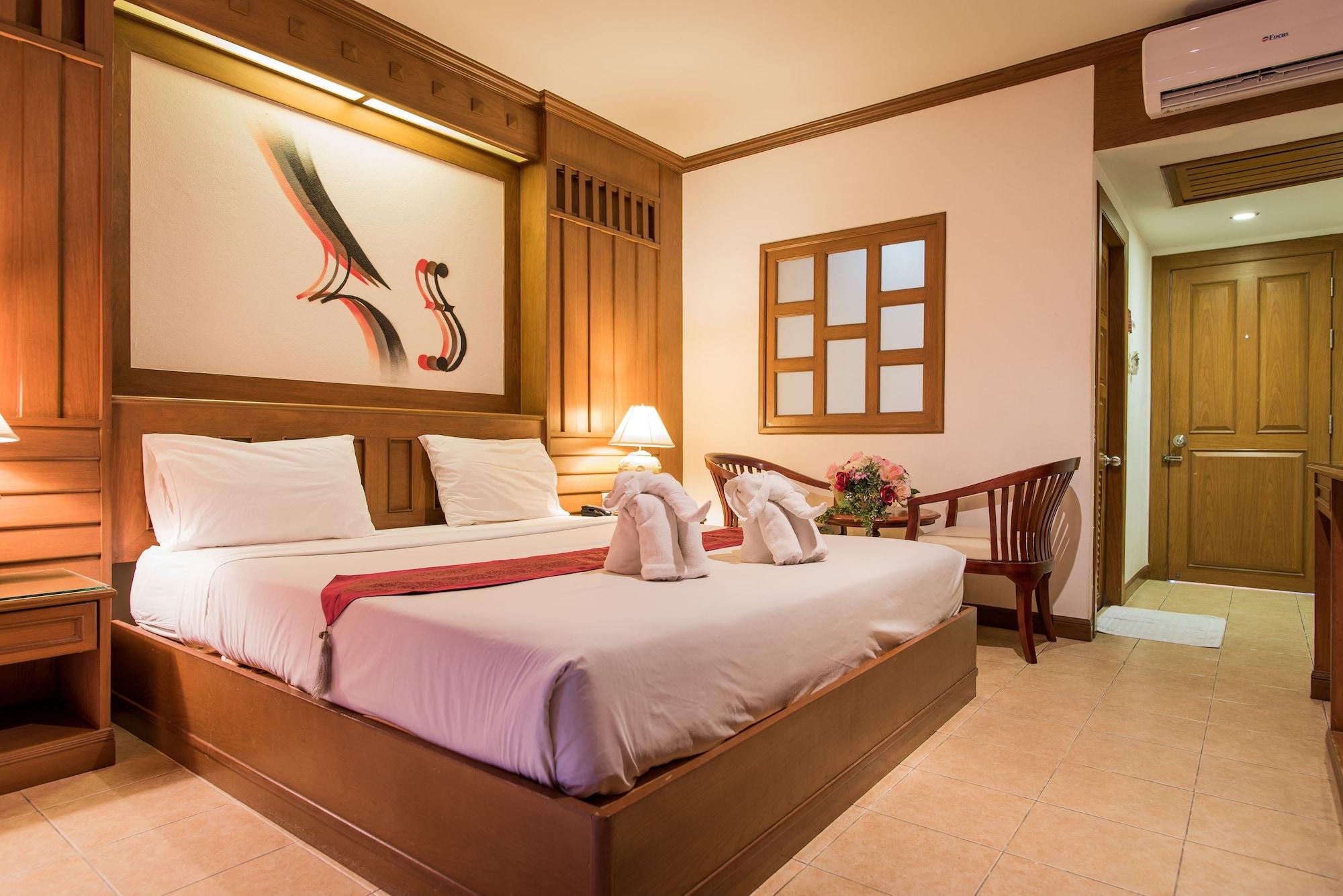 Cello Hotel Patong Extérieur photo