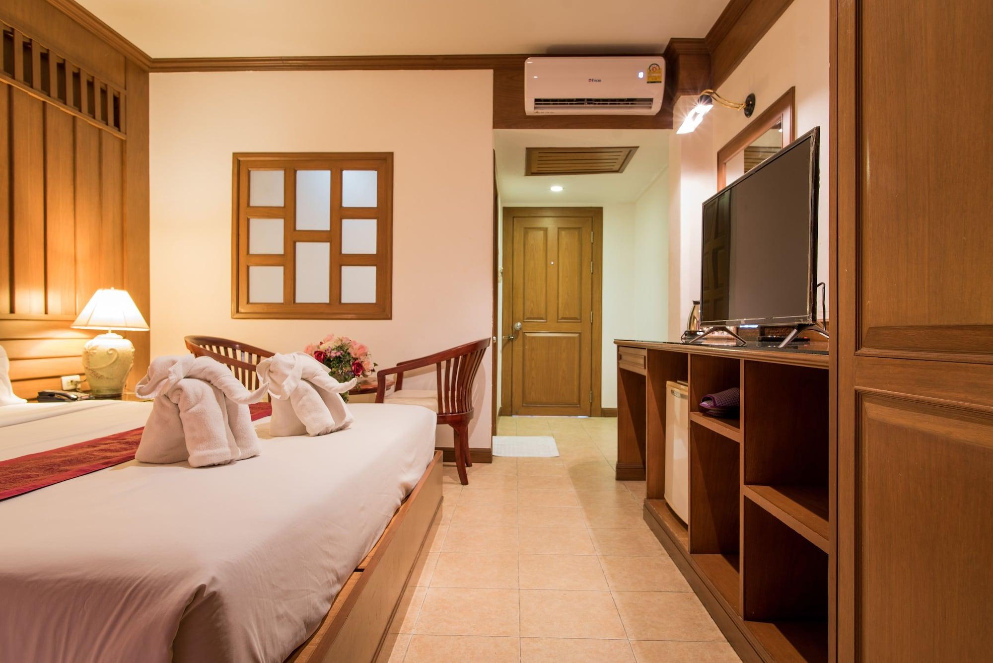 Cello Hotel Patong Extérieur photo