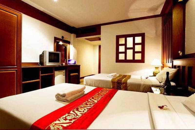 Cello Hotel Patong Extérieur photo