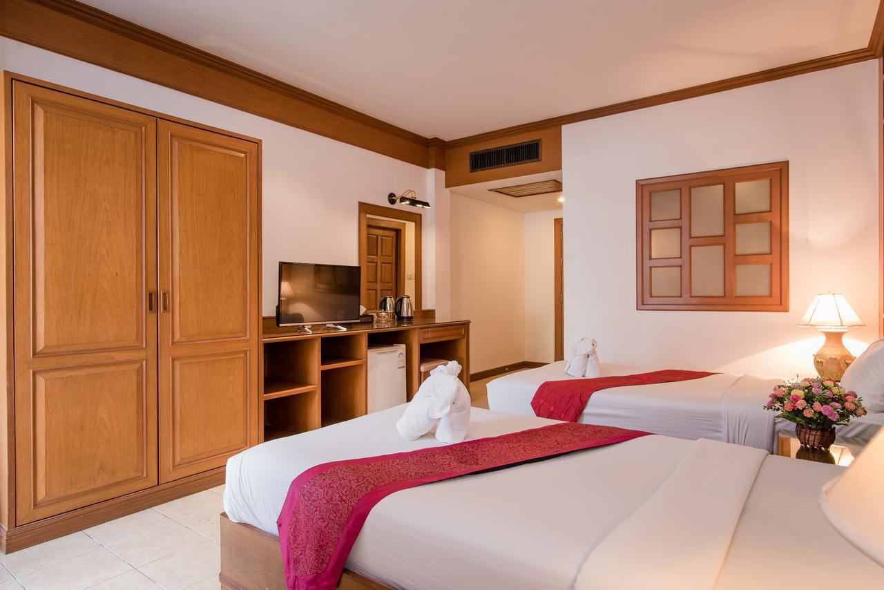 Cello Hotel Patong Extérieur photo