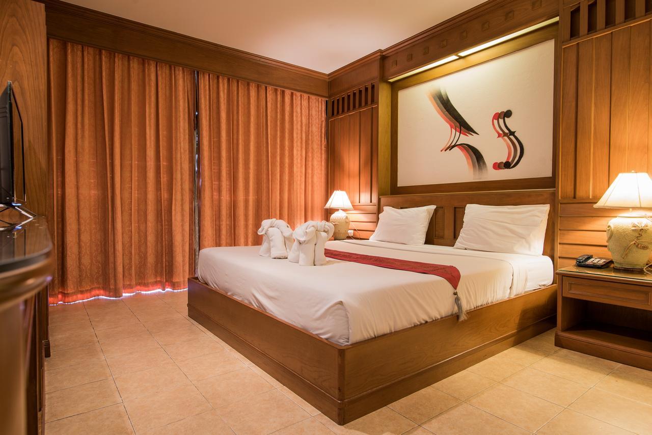 Cello Hotel Patong Extérieur photo